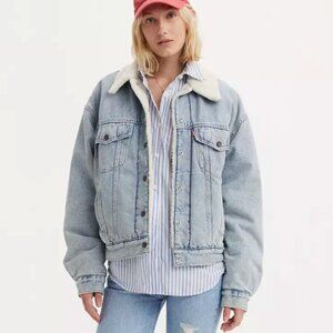 Levi's® 90s Sherpa Trucker Jacket Light Wash Denim Sherpa Trucker Jacket